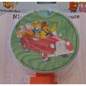 The Berenstain Bears Plug In LED Nightlight Manual Switch Wall Light New Green